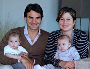 Federer-Roger-Mirka-mit-den-Zwillingen-Myla-und-Charlene
