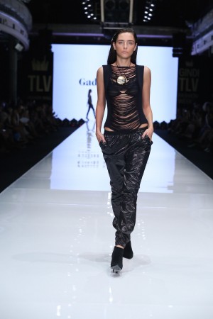 גדי-אלמילך-שבוע-האופנה-גינדי-תל-אביב-אוקטובר-2015-צילום-אבי-ולדמן-134